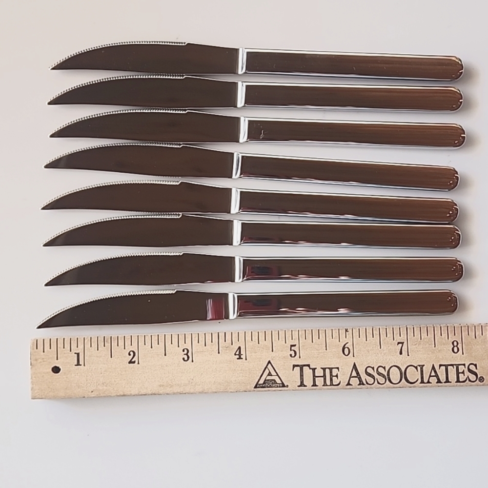 NEW Vintage, Wüsthof 8 Serrated Steak Knives. - Picture 8 of 15